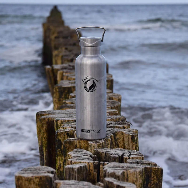 0,8l thermoTANKA™ isolierende Edelstahl Thermoflasche mit Edelstahl-Wave-Verschluss