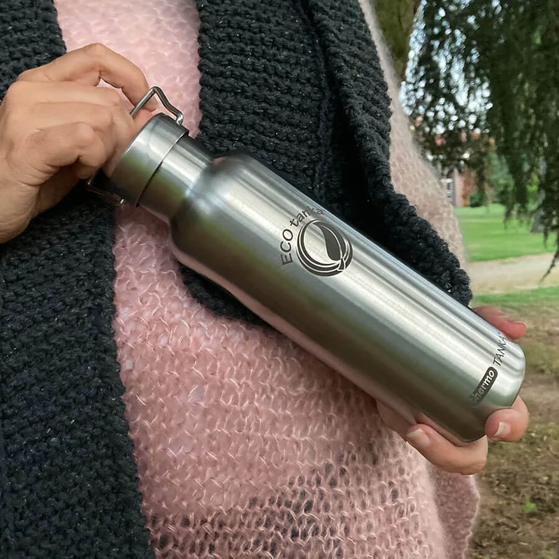 0,8l thermoTANKA™ isolierende Edelstahl Thermoflasche mit Edelstahl-Wave-Verschluss