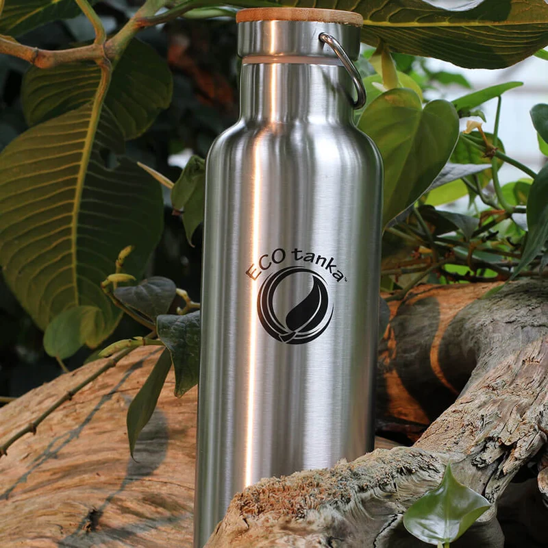 0,8l thermoTANKA™ isolierende Edelstahl Thermoflasche mit Edelstahl-Bambus-Verschluss