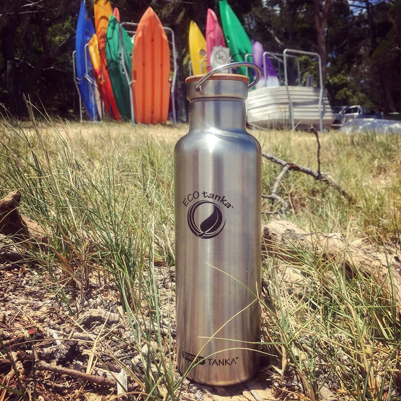 0,8l thermoTANKA™ isolierende Edelstahl Thermoflasche mit Edelstahl-Bambus-Verschluss