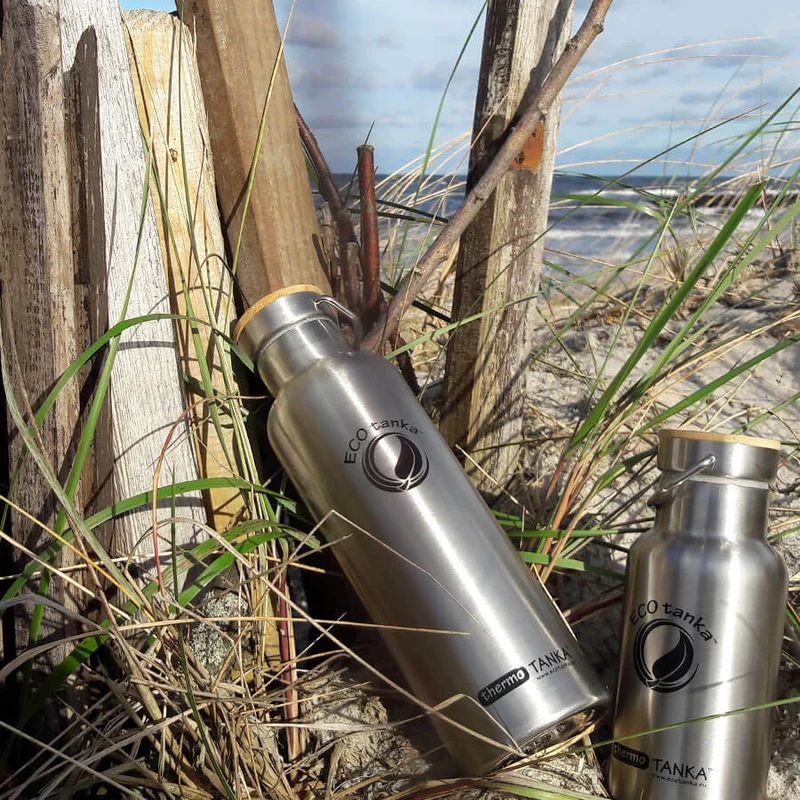 0,8l thermoTANKA™ isolierende Edelstahl Thermoflasche mit Edelstahl-Bambus-Verschluss