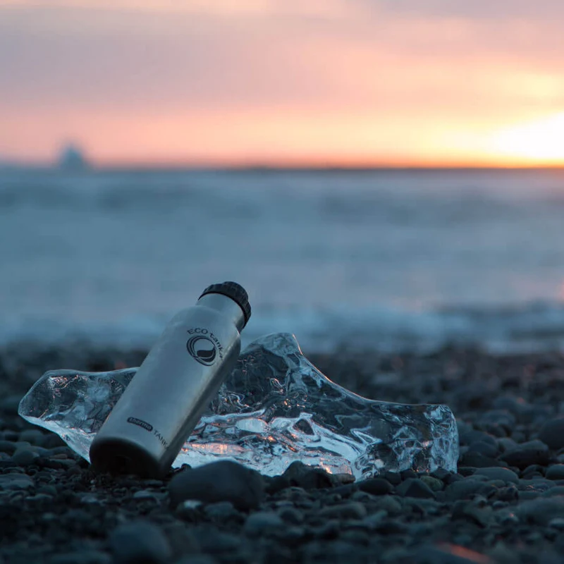 0,8l thermoTANKA™ isolierende Edelstahl Thermoflasche mit Reduzier-Verschluss