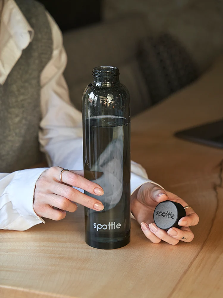 Schwarze Trinkflasche Glas mit Neoprenhülle – 500 ml
