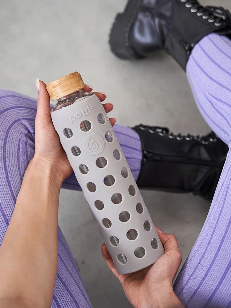 Trinkflasche Glas mit Silikonhülle & Bambusdeckel – 750 ml