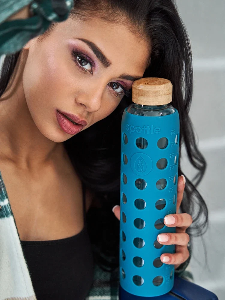 Trinkflasche Glas mit Silikonhülle & Bambusdeckel – 750 ml