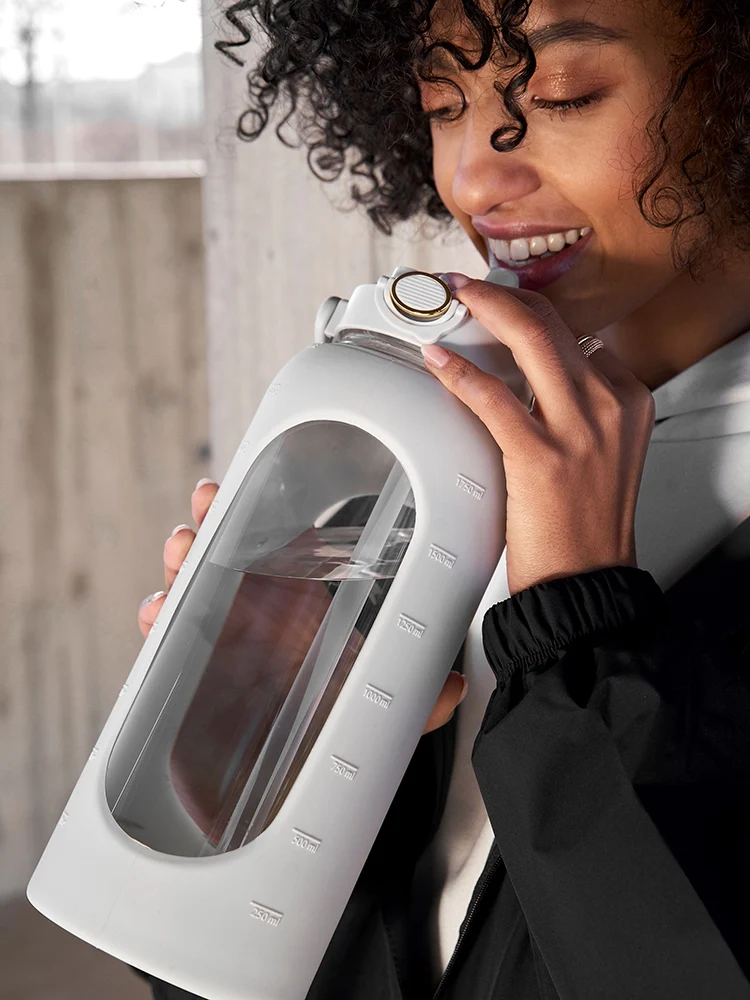 Trinkflasche Glas mit Silikonhülle 2 Liter