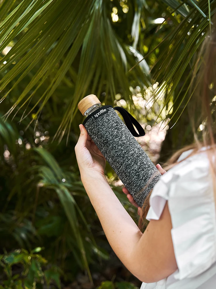 Trinkflasche Glas mit Neoprenhülle & Bambusdeckel – 1 Liter