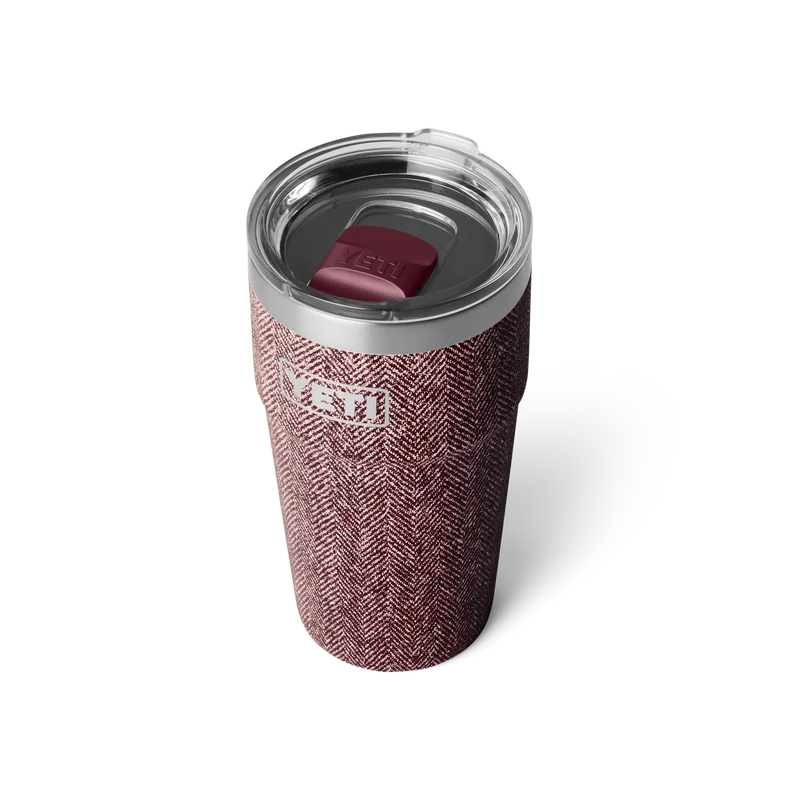 RAMBLER 20 OZ STACKABLE CUP Stapelbarer Becher RIVERHEAD RED