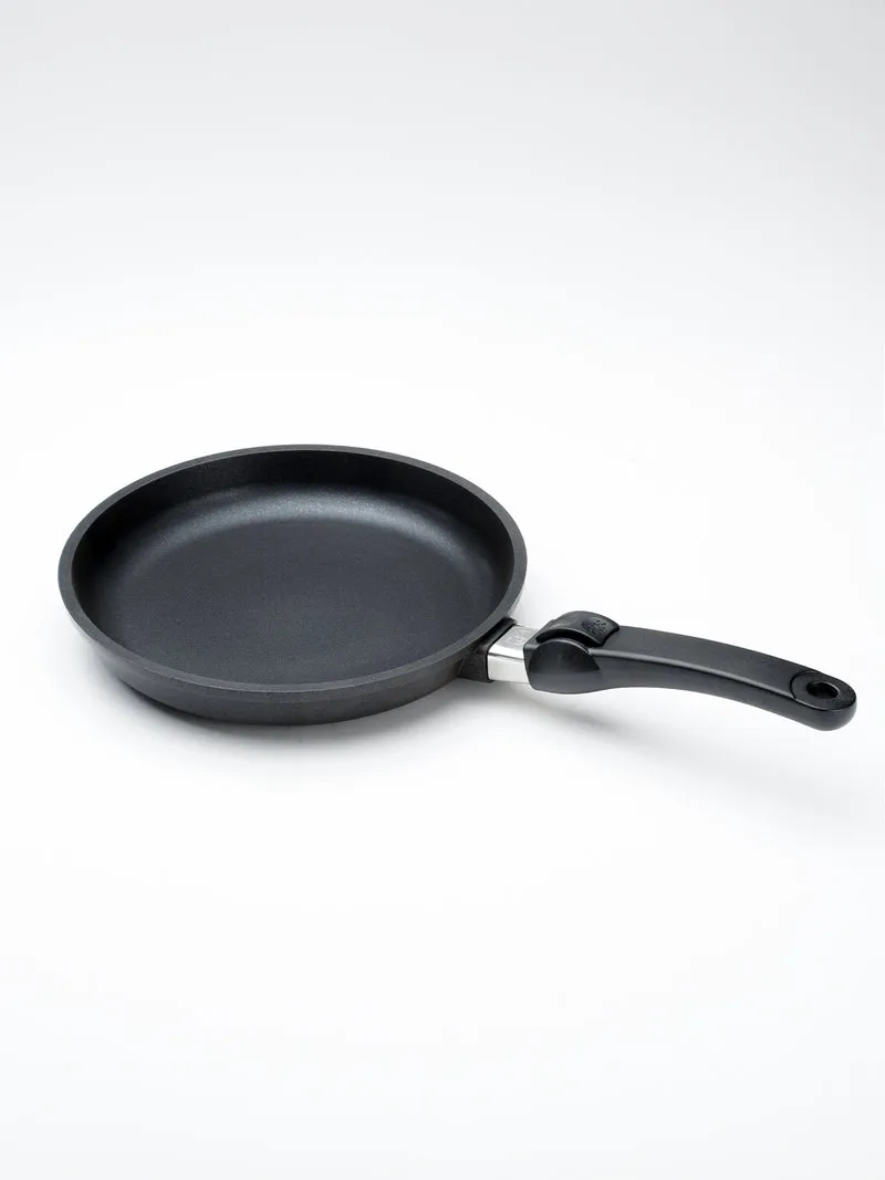 Der Klassiker - Pfannenset, 3 - tlg., Schmorpfanne mit Glasdeckel, flache Gusspfanne, 24 cm