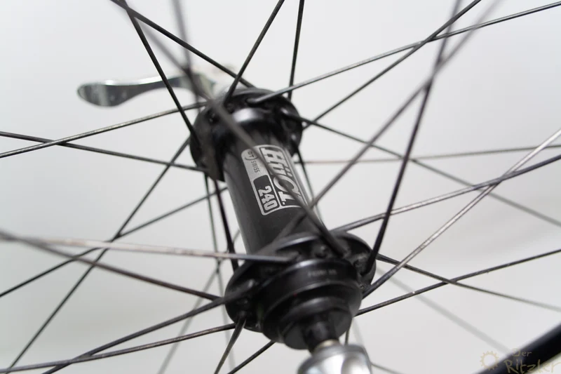 DT Swiss 240 på Mavic CXP 33 SUP 28" forhjul
