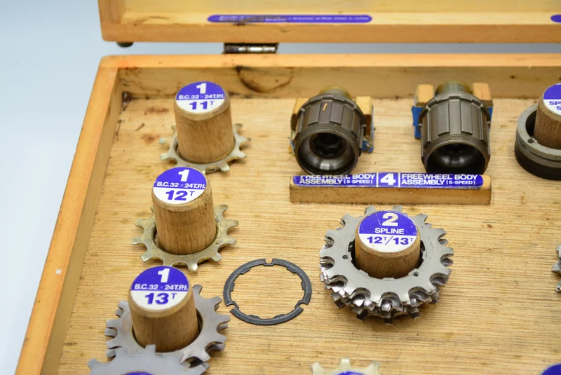 Shimano Dura Ace kuffert med kassetter og friløb