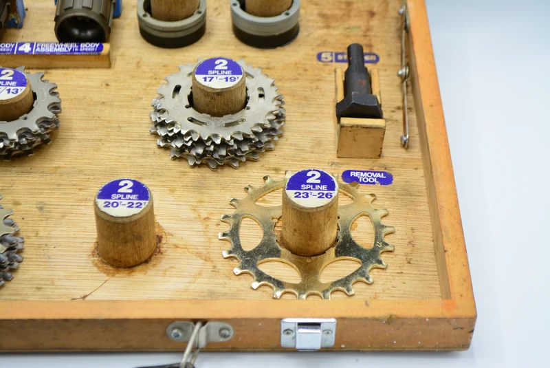 Shimano Dura Ace kuffert med kassetter og friløb
