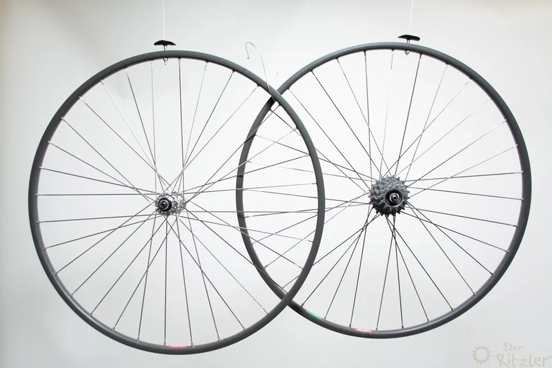 Suntour Superbe Pro på Matrix Titan II 28" hjulsæt