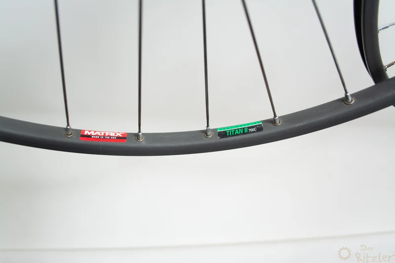 Suntour Superbe Pro på Matrix Titan II 28" hjulsæt