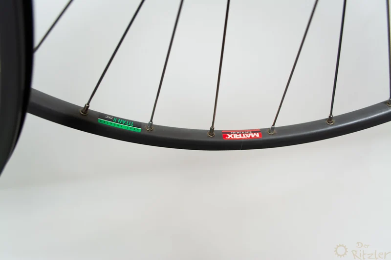 Suntour Superbe Pro på Matrix Titan II 28" hjulsæt