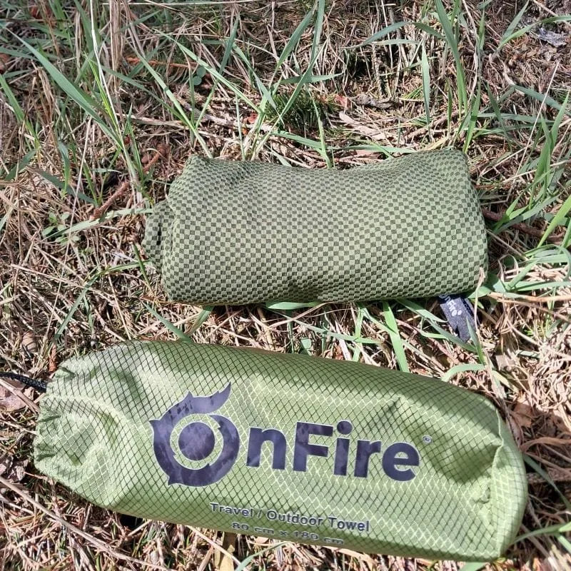 Mid-Size Outdoor-Handtuch mit Bambus Aktivkohlefasern olive 80x130 cm