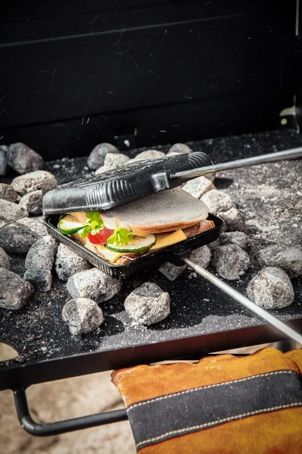 Sandwicheisen / Sandwich-Toaster für die Draußen-Küche