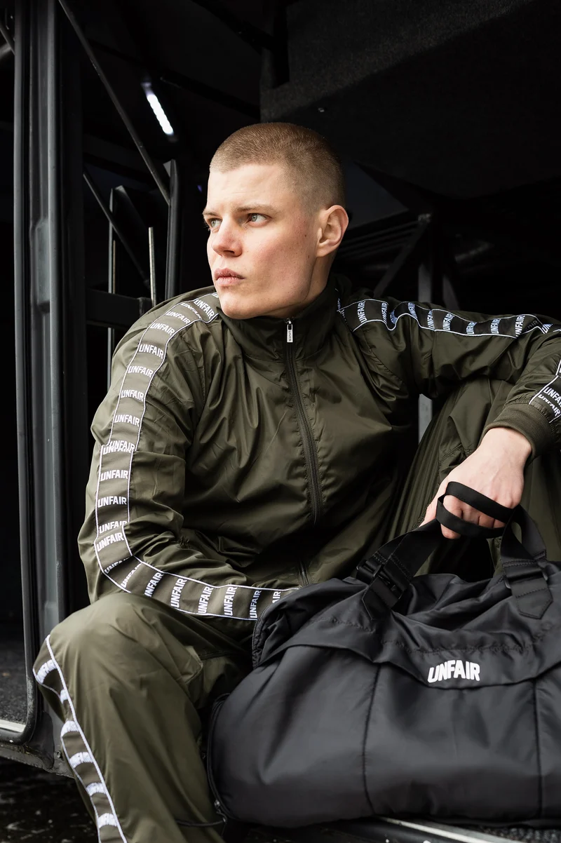 ❌ SALE ❌ UNFAIR ATHLETICS Trainingsjacke Curved Tape Tracktop | Olive