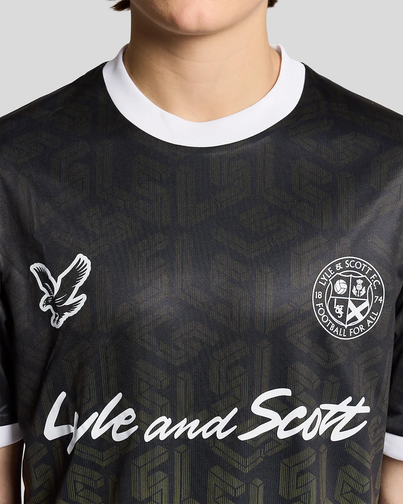 ❌ SALE ❌ LYLE & SCOTT Ombre Emblem Football Shirt | Jet Black