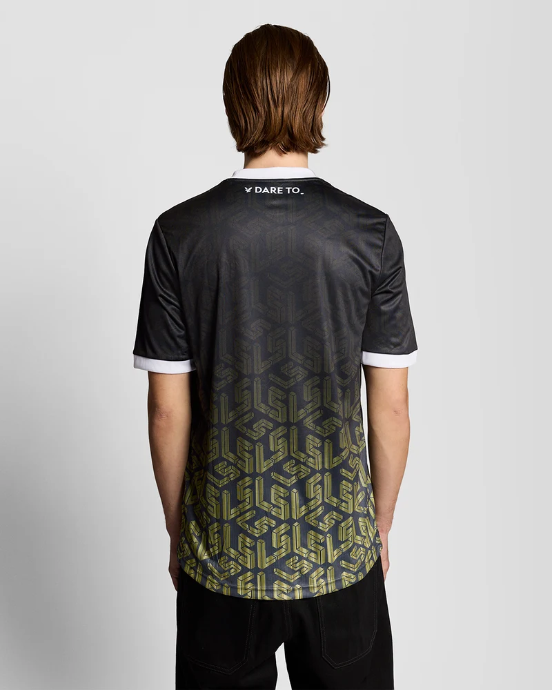 ❌ SALE ❌ LYLE & SCOTT Ombre Emblem Football Shirt | Jet Black