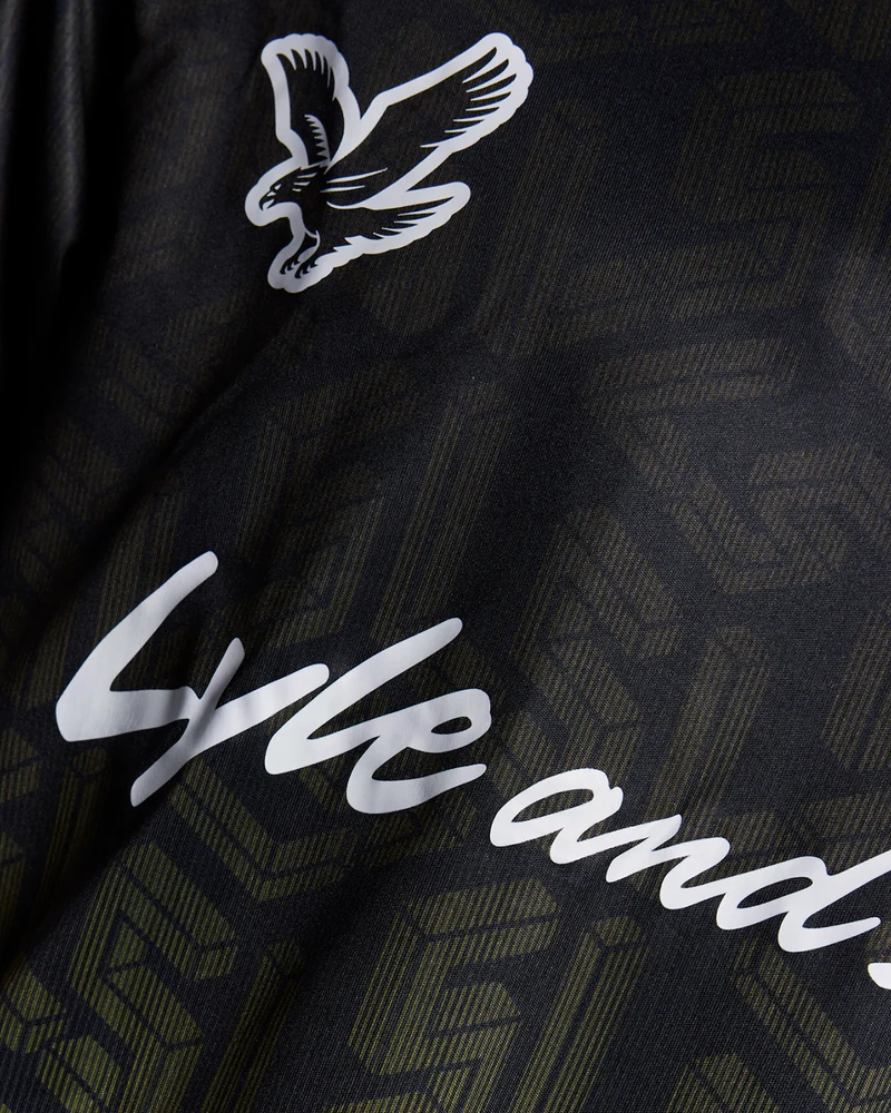 ❌ SALE ❌ LYLE & SCOTT Ombre Emblem Football Shirt | Jet Black