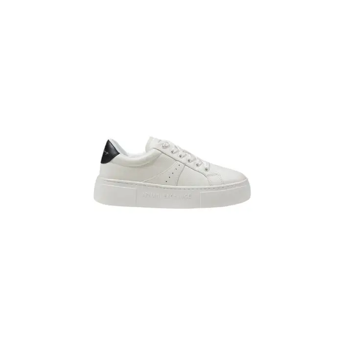 Weiße Leder Sneakers mit schwarzem Absatz