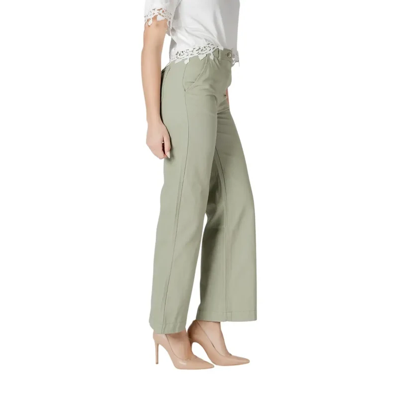 Hellgrüne Damen Hose mit weitem Bein
