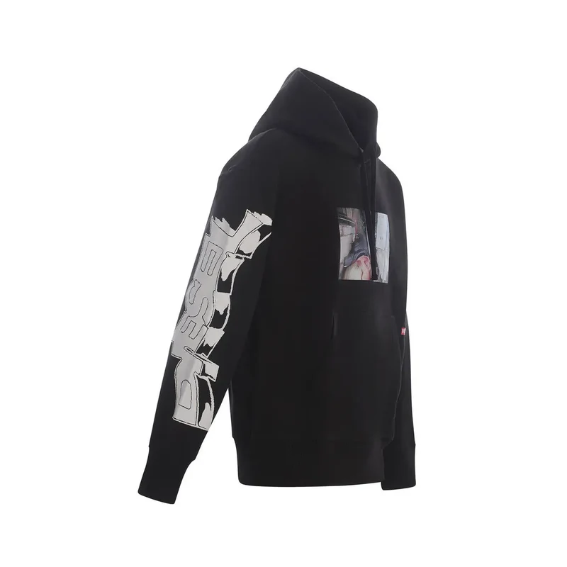 Schwarzes Sweatshirt mit Kapuze und Grafikdrucken