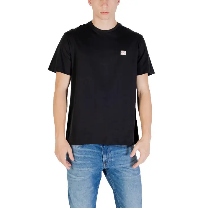 Schwarzes T-Shirt mit kurzen Ärmeln und Rundhalsausschnitt