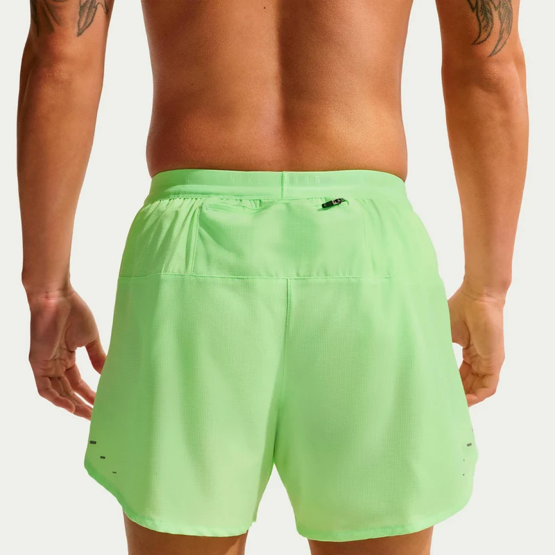 STRIDE 5IN Laufshorts Herren - hellgrün, silber