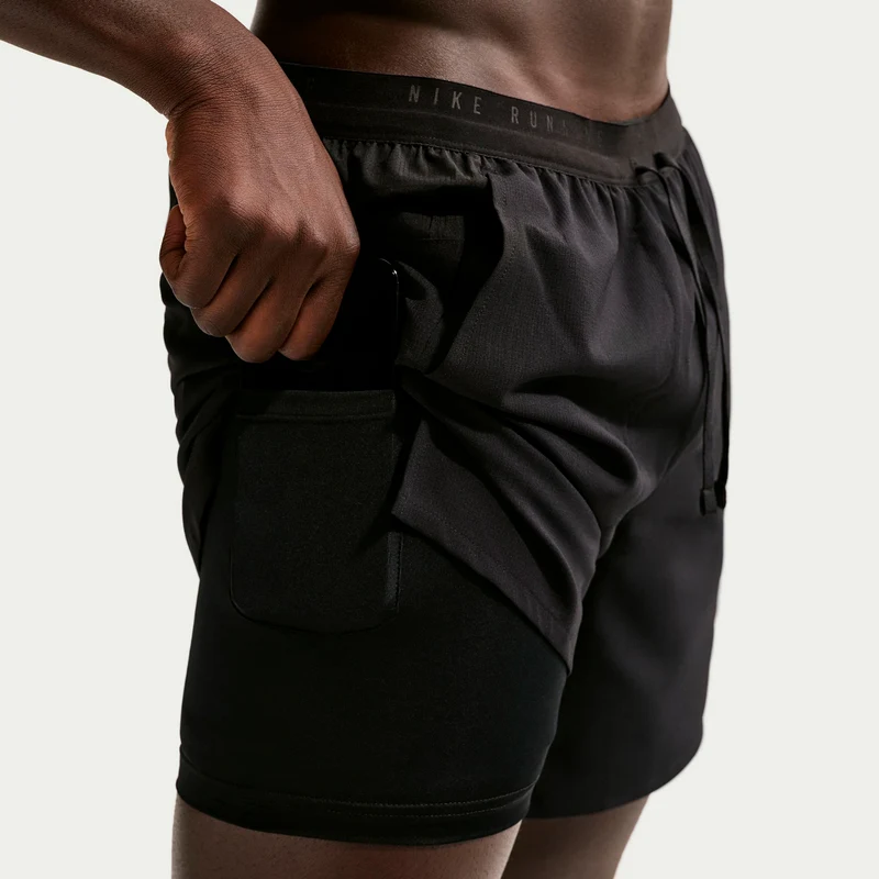 STRIDE 2IN1 7IN Laufshorts Herren - schwarz, silber